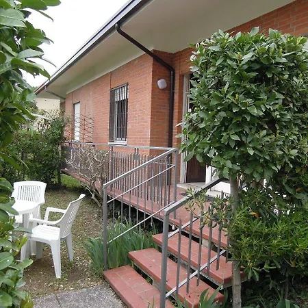 Flat With Garden And Parking Apartment *